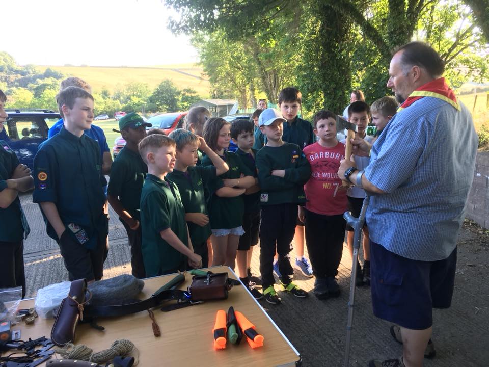 Cubs doing Bushcraft